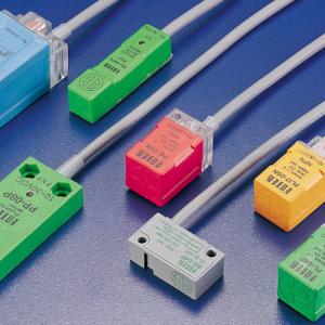 Индуктивный датчик В цилиндрическом корпусе, чувств. = 4 мм, SCR, н.о., 20 Гц